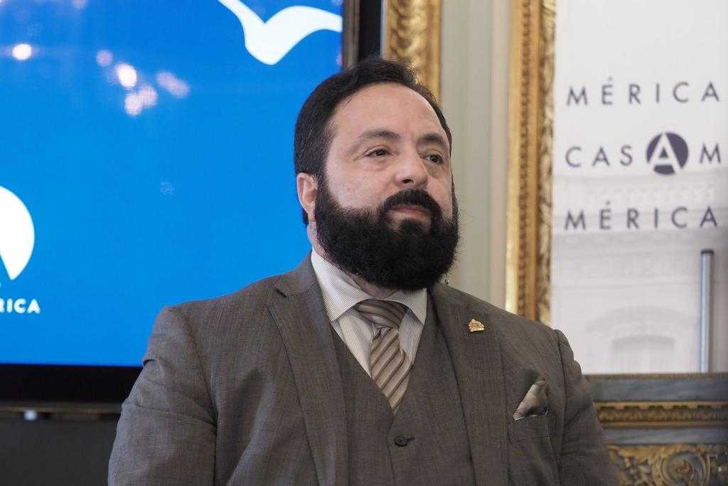 Presidente entrevistado por la directora de la Agencia EFE en Casa de América, España